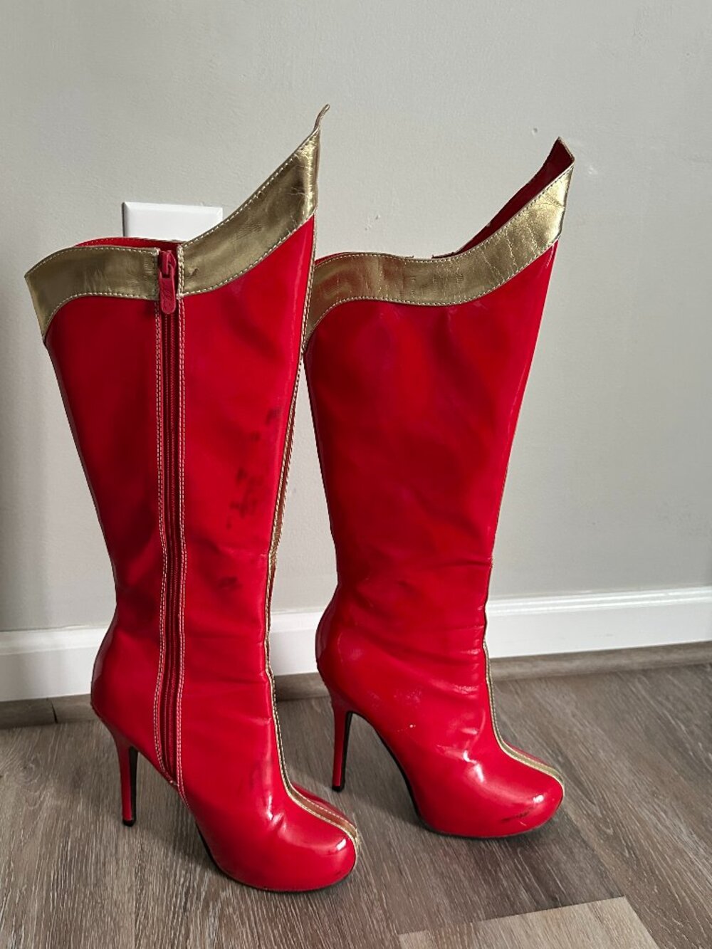 Ellie Red & Gold Platform 5.5" Heeled Boots Size 7